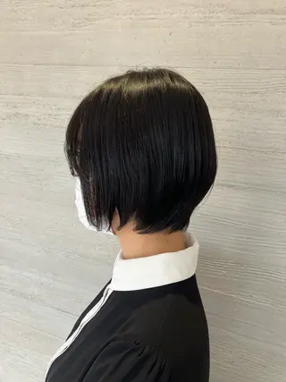 ショート カラー サキ🤍ハイトーン 🩰くびれ巻きヘアのヘアスタイル