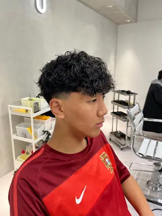 ショート パーマ メンズ ⚡メンズパーマフ ェードカットTomyのヘアスタイル