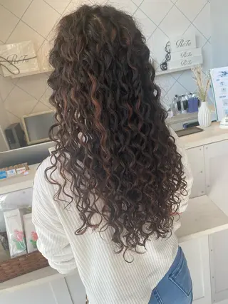 ロング パーマ 饒平名 知也のヘアスタイル