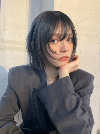 ショート 顔まわりレイヤー デザインカットのヘアスタイル