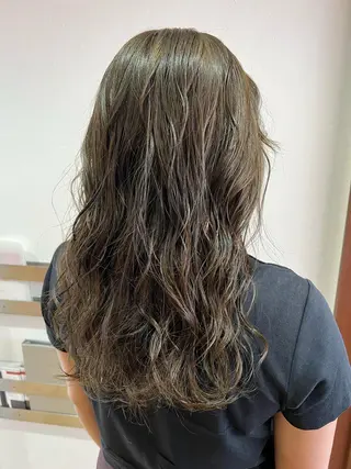 セミロング カラー 蓮見  友里のヘアスタイル