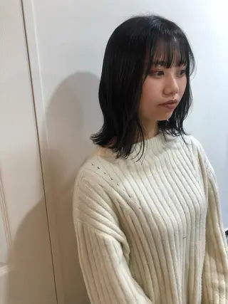 ミディアム カラー MIOベージュカラー 柔らかいカラーのヘアスタイル