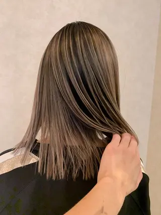 ミディアム Lit.豊橋 夏目のヘアスタイル