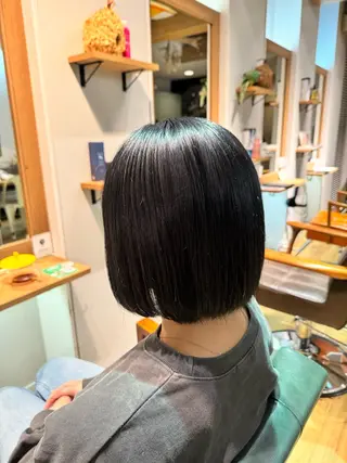 ショート カラー ツキダテ ユイのヘアスタイル