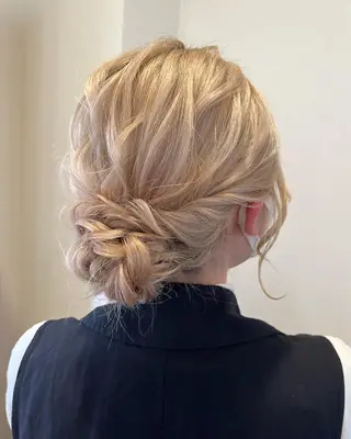 ミディアム ヘアアレンジ サソウ ユリエ🥥のヘアスタイル