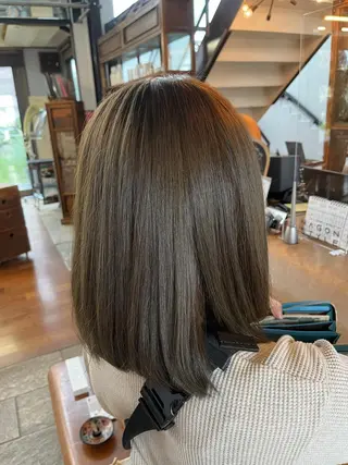 セミロング カラー 佐藤 美聡のヘアスタイル