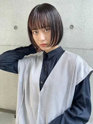 ショート 顔まわりレイヤー デザインカットのヘアスタイル