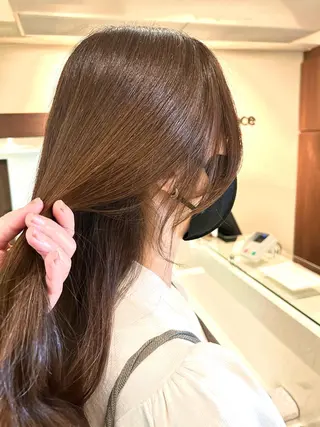 ロング カラー チーフデザイナー 若林 麻衣のヘアスタイル