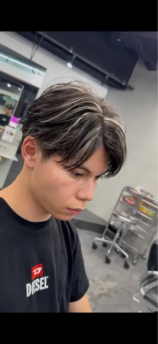 カラー メンズ fifth 新谷 來のヘアスタイル