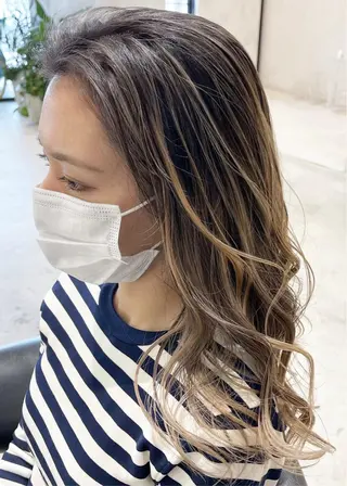 セミロング カラー DEAN ISLA 大人レイヤーカットのヘアスタイル