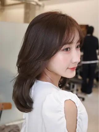 ミディアム カラー レイヤー/グレージュ 渋谷表参道/小森波琉のヘアスタイル