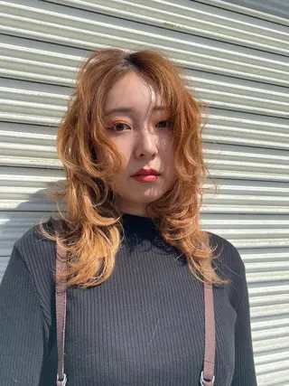 ロング M. YURIのヘアスタイル