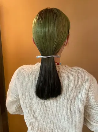カラー Hiyo 外国人風くせ毛パーマのヘアスタイル
