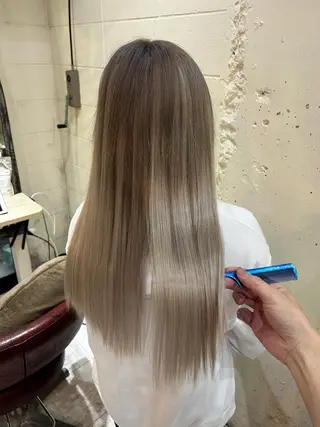 ロング カラー ササ キのヘアスタイル