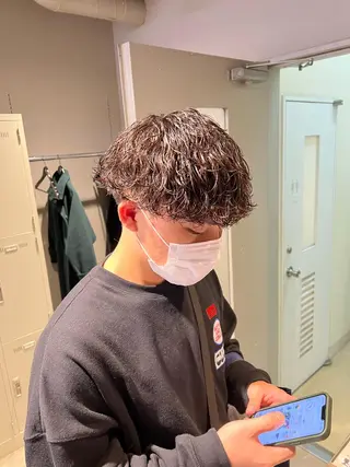 ショート カラー パーマ メンズ メンズパーマ特化 TAIGAのヘアスタイル