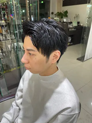 ショート レイヤー 艶々カラーのヘアスタイル