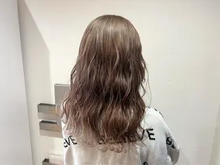 ロング カラー 蓮見  友里のヘアスタイル