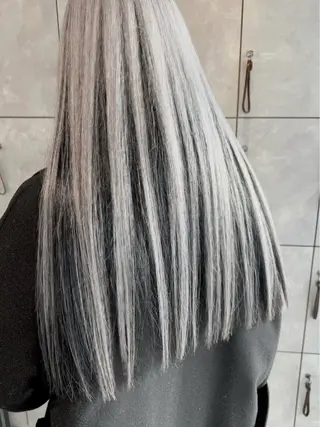 ロング カラー 🎀ハイトーン・艶 カラー HANA🎀のヘアスタイル