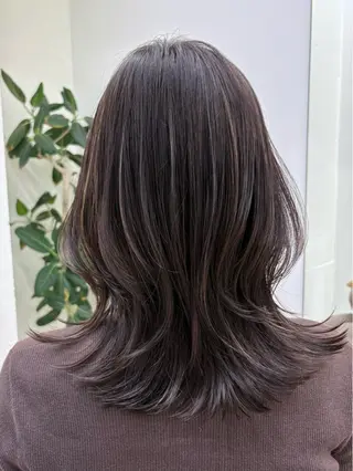 ミディアム カラー 新實 ゆりあのヘアスタイル