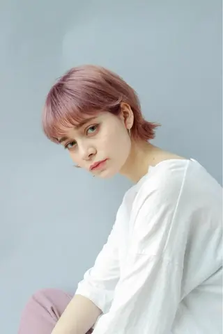 ショート カラー 入江 允のヘアスタイル