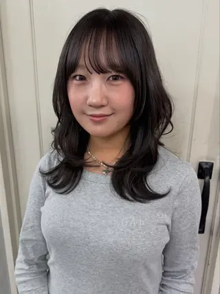 ミディアム カラー RorriM natsuのヘアスタイル