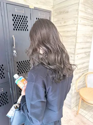 ミディアム カラー kai .のヘアスタイル