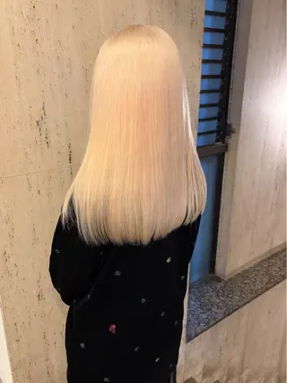 セミロング 垢抜け透明感カラー 🧚🏻♀️ミユウのヘアスタイル