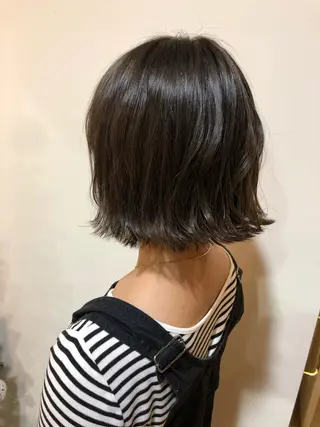 ショート カラー MIOベージュカラー 柔らかいカラーのヘアスタイル