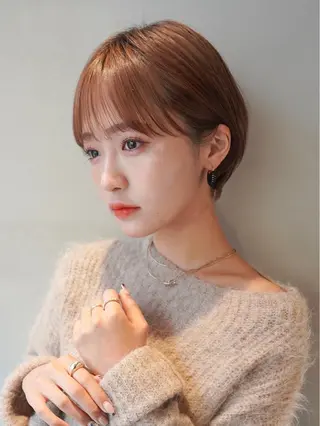 ショート カラー effect横浜所属・切りっぱなしボブ/ 艶カラー/綾莉のヘアスタイル