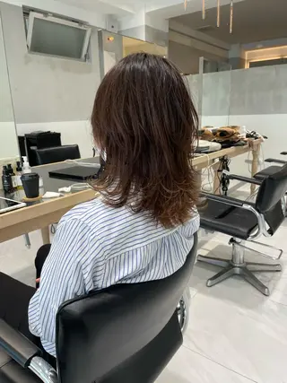 セミロング オリーブ カラー✨有坂映哉のヘアスタイル