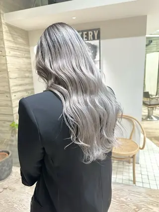 ロング カラー kai .のヘアスタイル