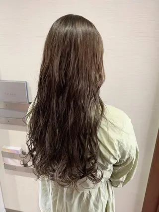 ロング カラー 蓮見  友里のヘアスタイル
