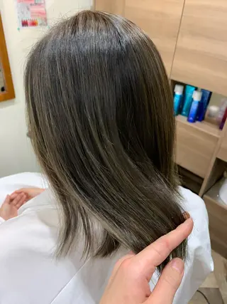 ミディアム カラー 寺本 早希のヘアスタイル
