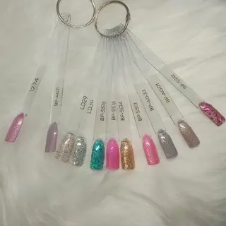 カラー Reivl  Nails のネイルデザイン