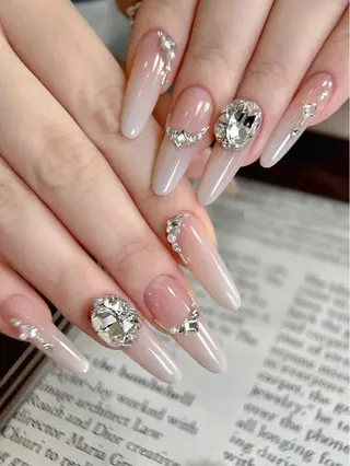 ネイル Maggie チョウチョウのネイルデザイン