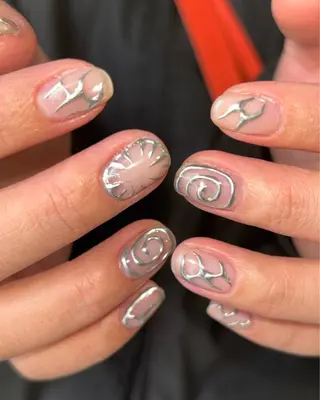 ネイル 🪐富島彩夏 /海外nail🪐のネイルデザイン