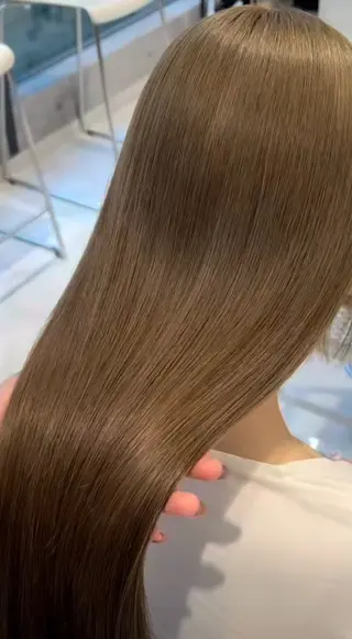 ロング 韓国風レイヤーカラー ライムのヘアスタイル