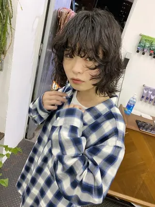 ミディアム qiie ブリーチ ハイライトのヘアスタイル