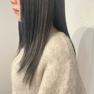 ロング カラー ヘアアレンジ mina / 透明感ベージュカラーのヘアスタイル