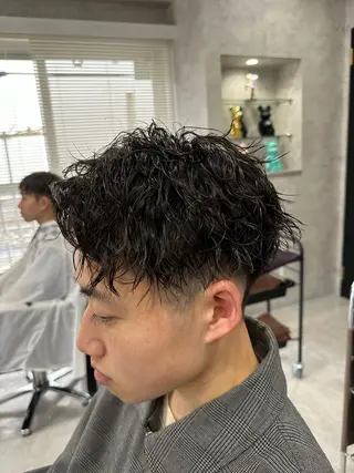 ショート パーマ メンズ ユウ🪄 パーマ指名No1のヘアスタイル