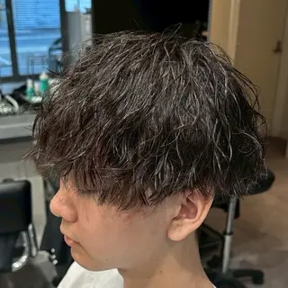ミディアム パーマ メンズ 山中 翔平のヘアスタイル