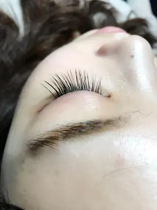 マツエク・マツパ UMEDA FIGAROのヘアスタイル
