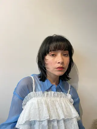 ミディアム カラー shiomi H辻田 杏梨のヘアスタイル