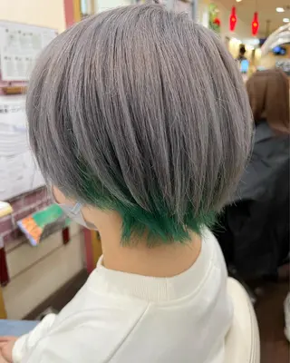 ショート カラー まさき✂︎ブリーチ／ デザインカラーのヘアスタイル