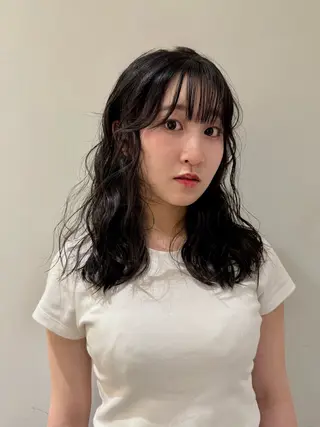 ミディアム パーマ FYRA所属・平松 サラのヘアスタイル