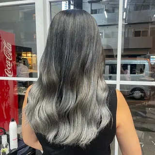ロング 🫧艶髪/ブリーチ 🐳honami🫧のヘアスタイル
