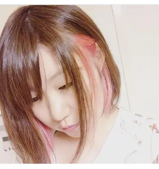 ミディアム カラー ヨシダ アズサのヘアスタイル