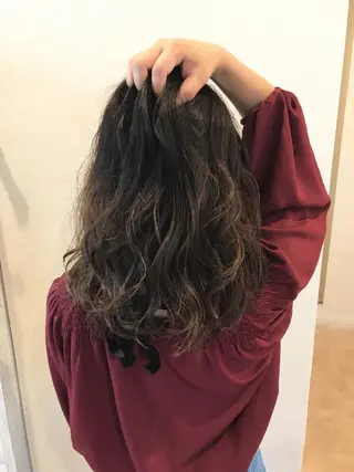 ロング カラー 岡本 智次のヘアスタイル