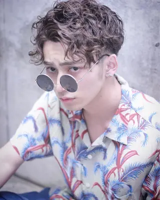 ショート カラー パーマ メンズ 及川 光のヘアスタイル