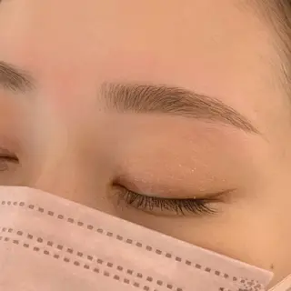 アイブロウ 榊琴帆/美容師兼 アイブロウリストの眉毛・アイブロウイメージ